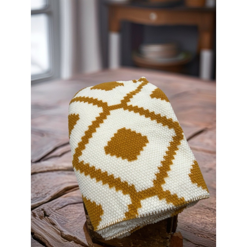 Artemis Velveteen Berber‎ Throw/Blanket/ Reversible mustard - Picture 2 of 8